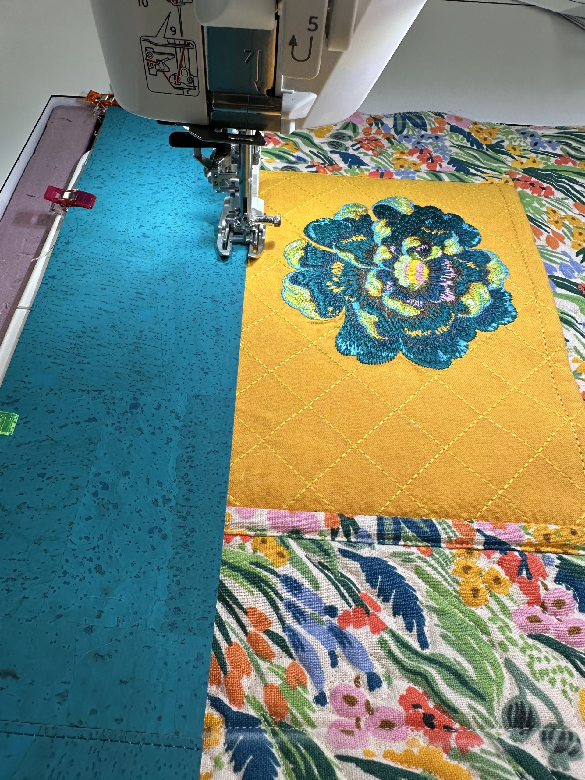 Free quilt pattern: Stardust Baby - APQS